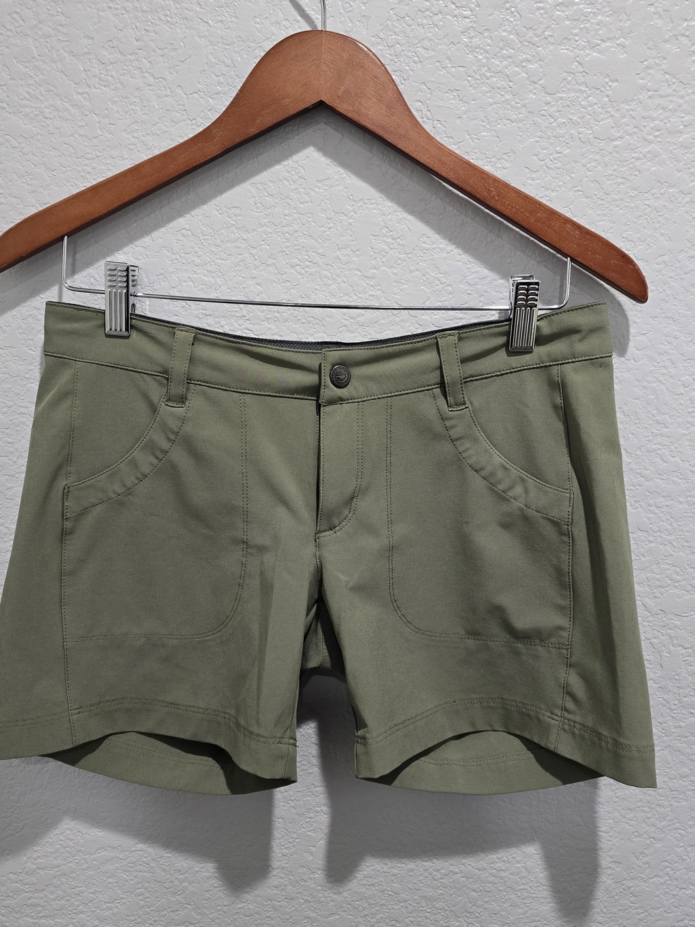 Patagonia Women’s Size 2 Green Hiking Shorts Stretch Lightweight Outdoor Trail